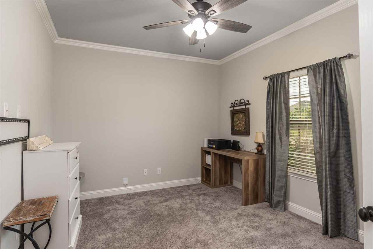 627 Redwood Dr - Photo 5 of 26