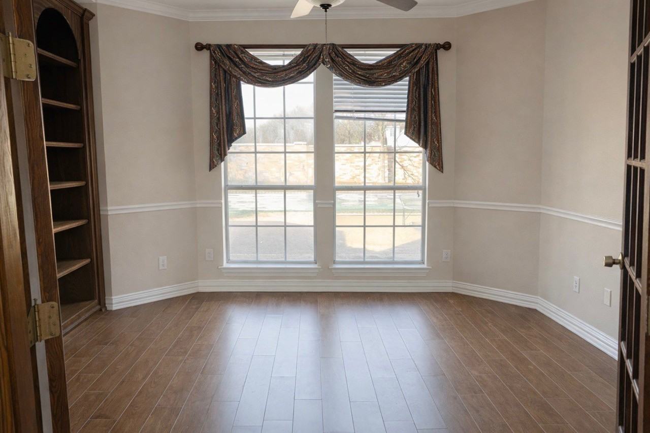 1308 Normandy Dr - Photo 3 of 10
