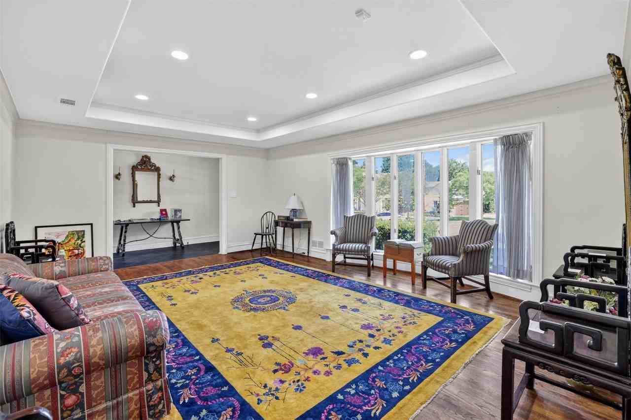 7141 Twin Tree Ln - Photo 6 of 24