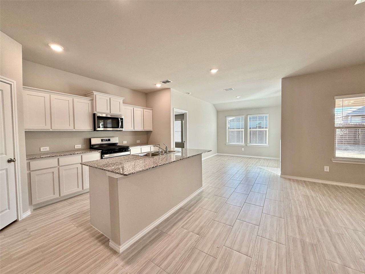 8437 Hollymead Ln - Photo 3 of 28