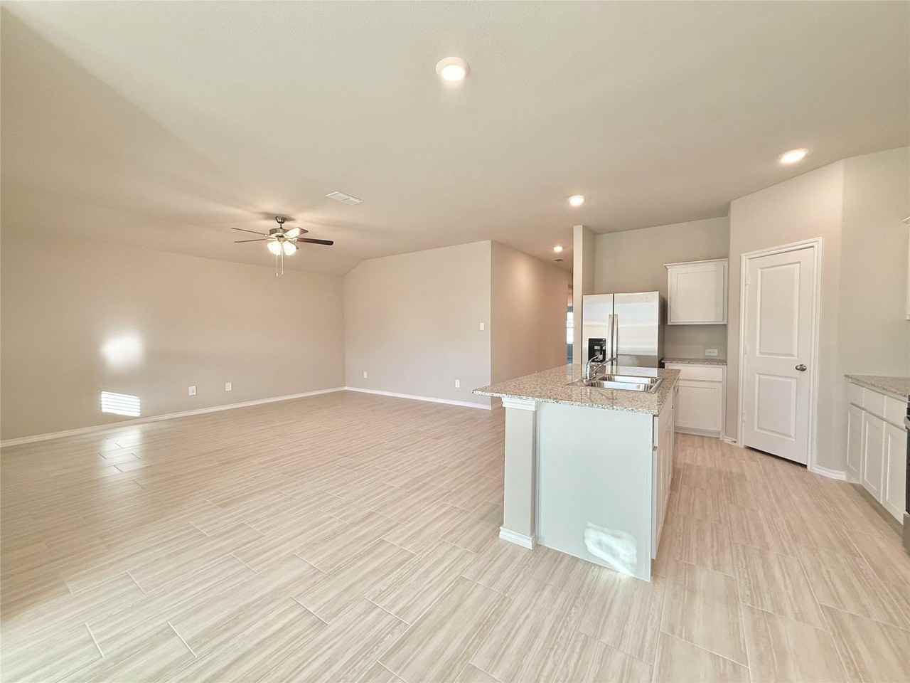 8437 Hollymead Ln - Photo 5 of 28
