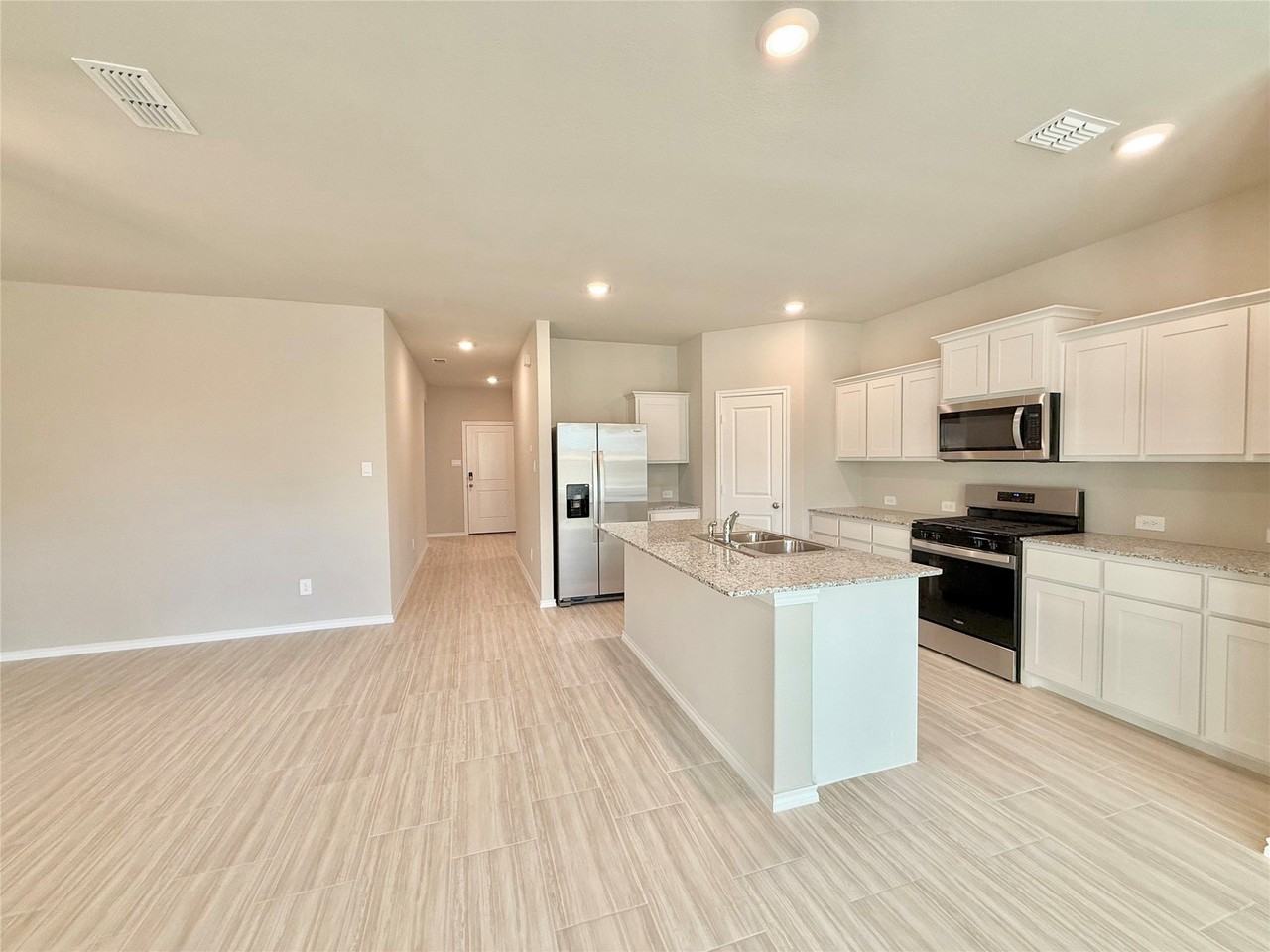 8437 Hollymead Ln - Photo 6 of 28