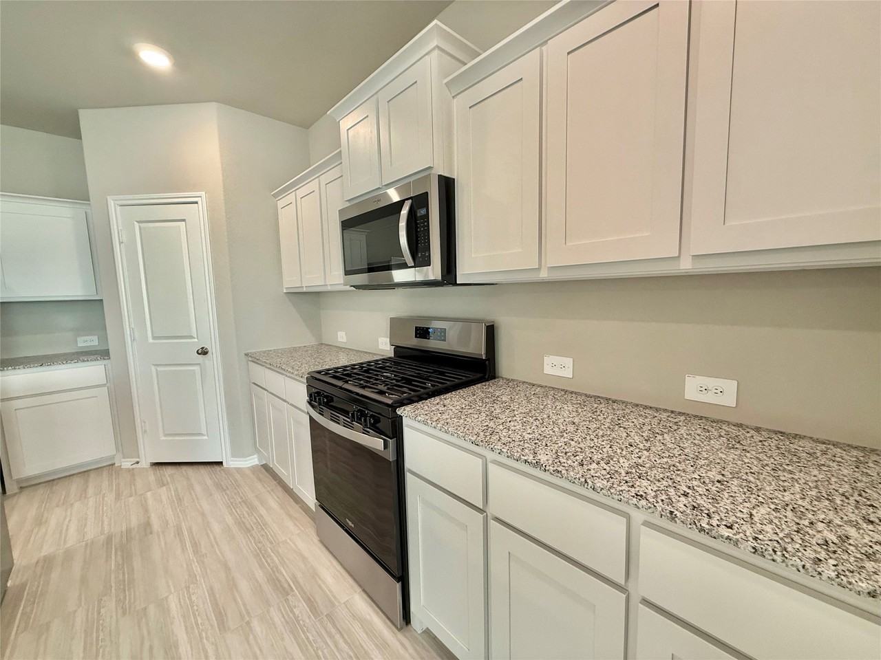 8437 Hollymead Ln - Photo 7 of 28