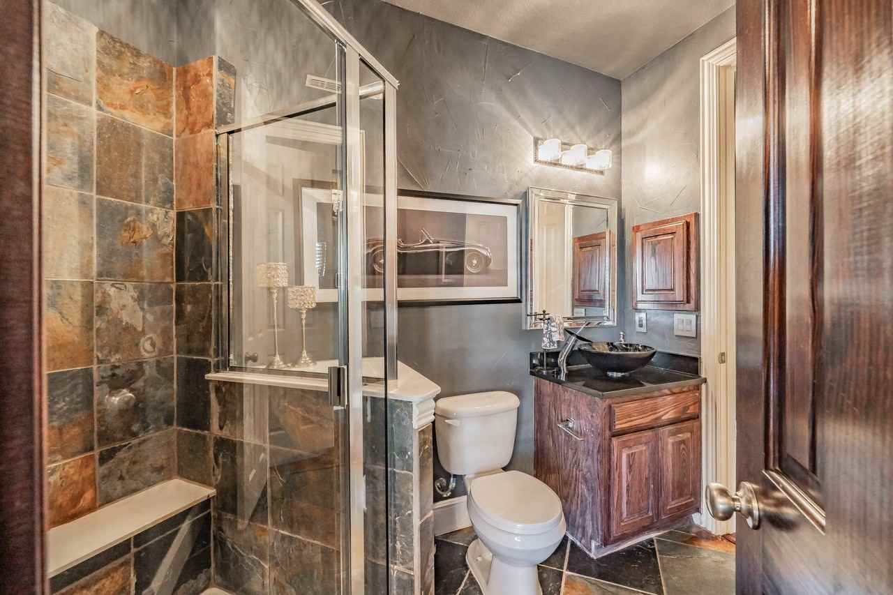 3909 Aquatic Dr - Photo 5 of 40