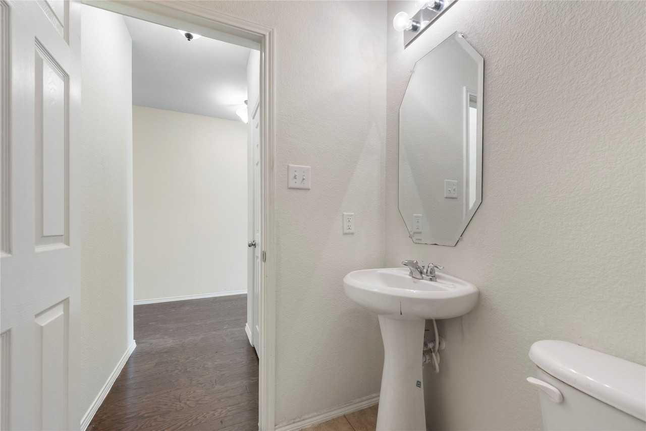 2239 Heaton - Photo 4 of 25