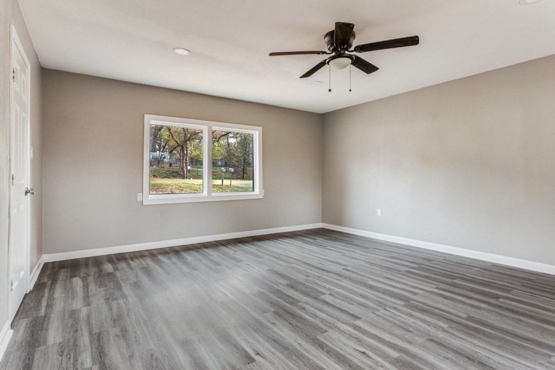 1612 Woodview Dr - Photo 2 of 10