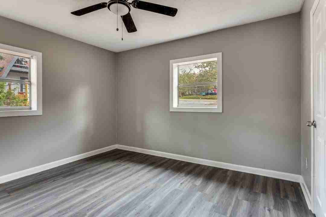 1612 Woodview Dr - Photo 5 of 10