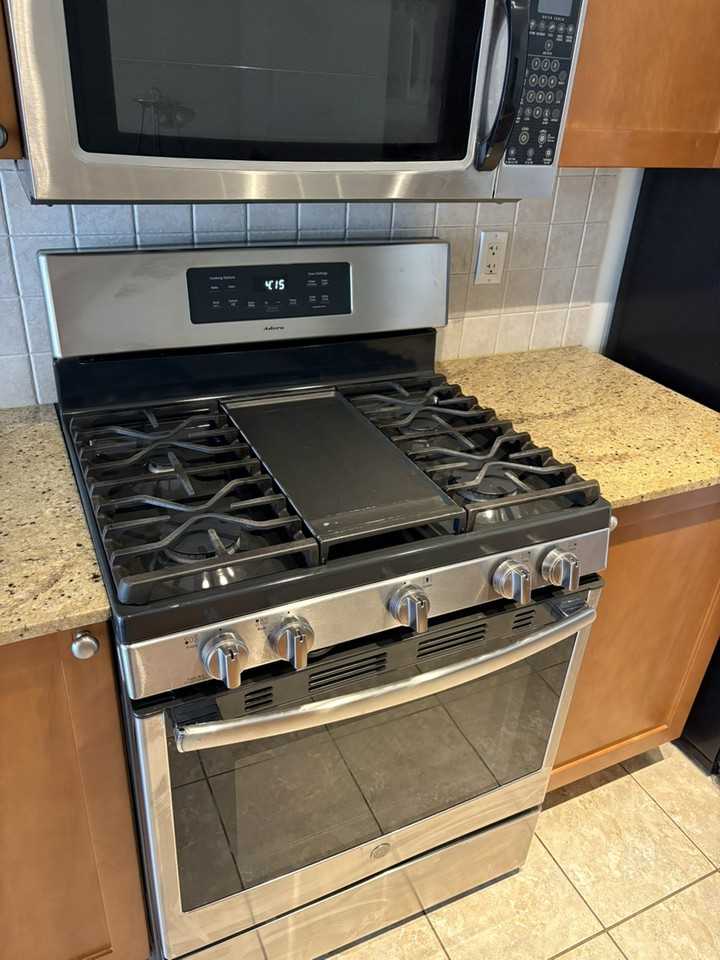 2636 E Hastings St - Photo 2 of 13