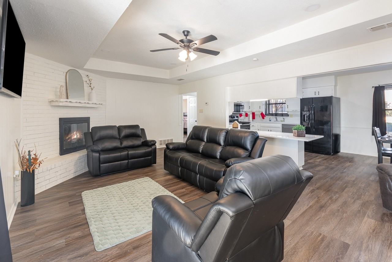 501 Field St - Photo 5 of 36