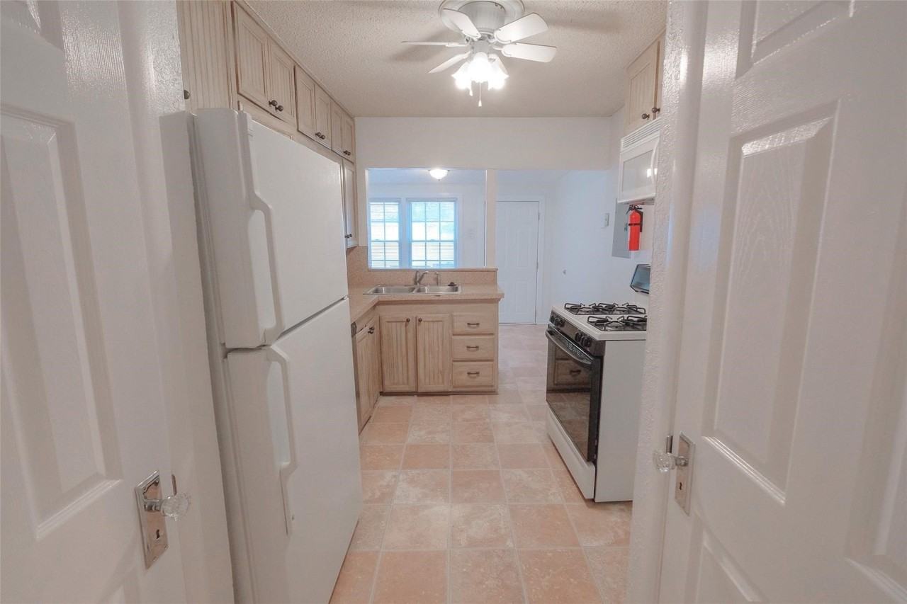 3900 Dexter Ave #3902 - Photo 7 of 24
