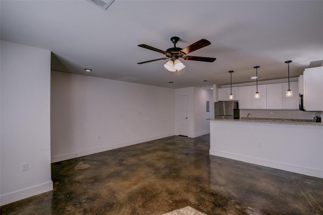 402 Garrett Ct - Photo 6 of 30