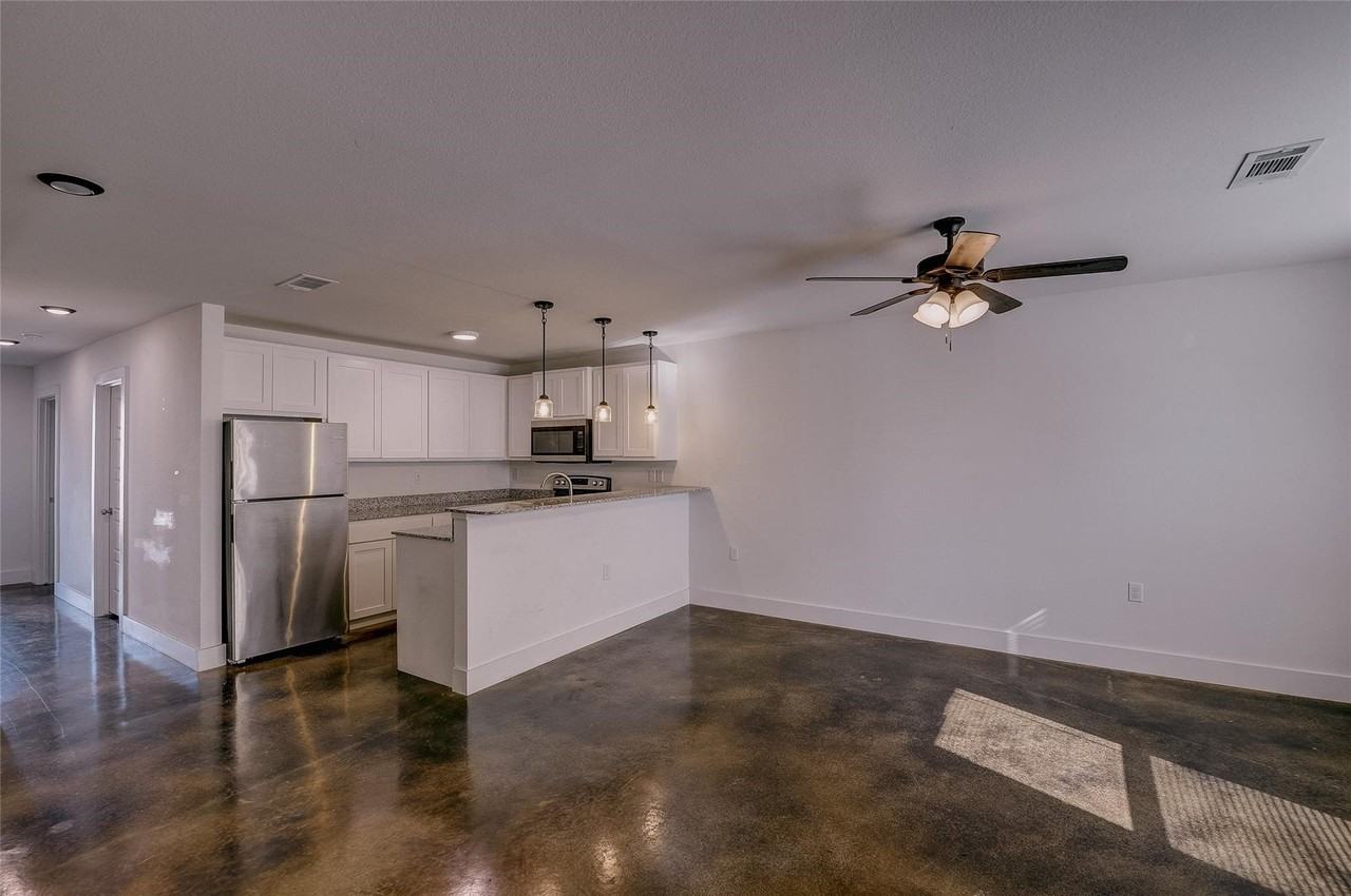 402 Garrett Ct - Photo 7 of 30