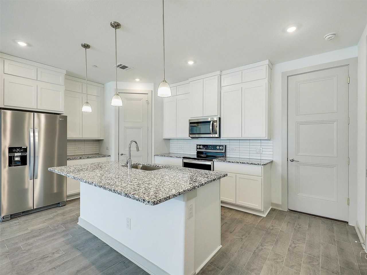 563 Eiseley Dr - Photo 3 of 29