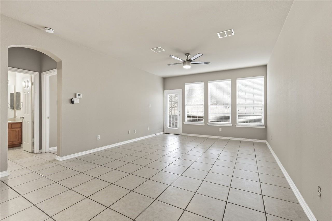 1725 Brookview Dr - Photo 2 of 21