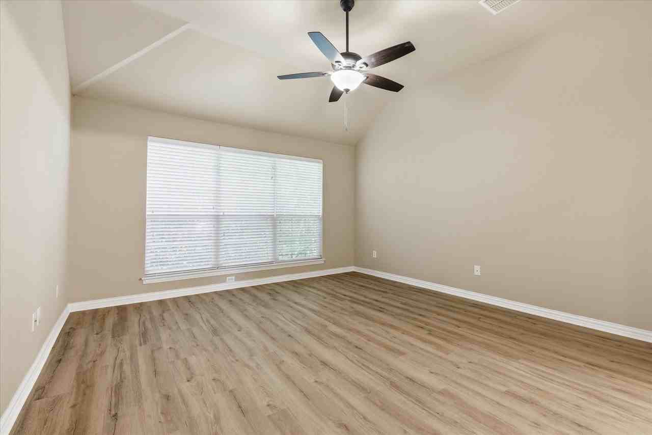 1725 Brookview Dr - Photo 6 of 21