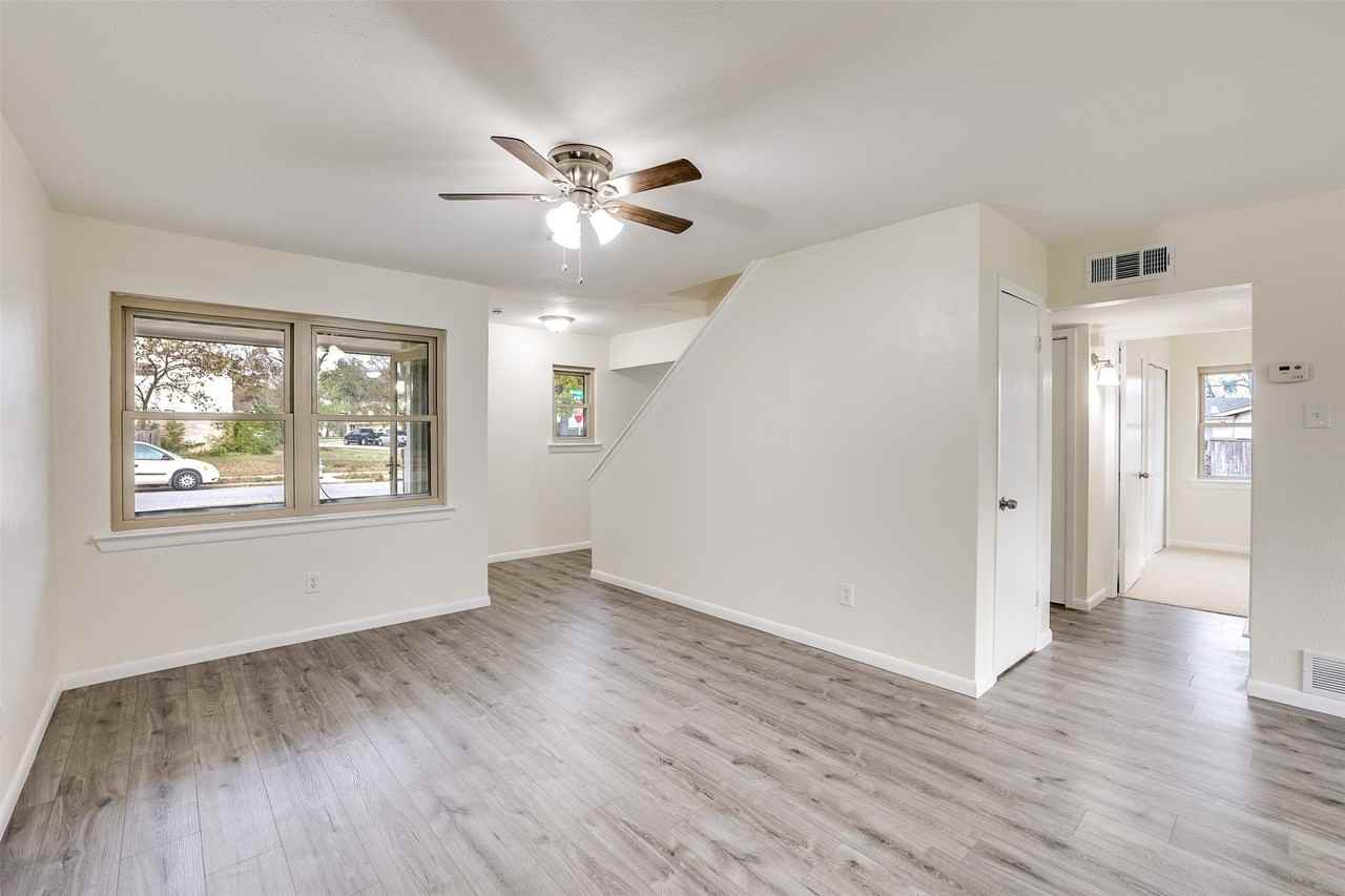 4301 Oleander Trl - Photo 3 of 9