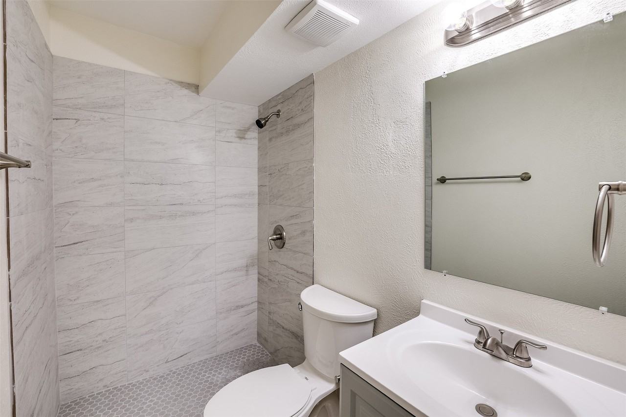 4301 Oleander Trl - Photo 4 of 9