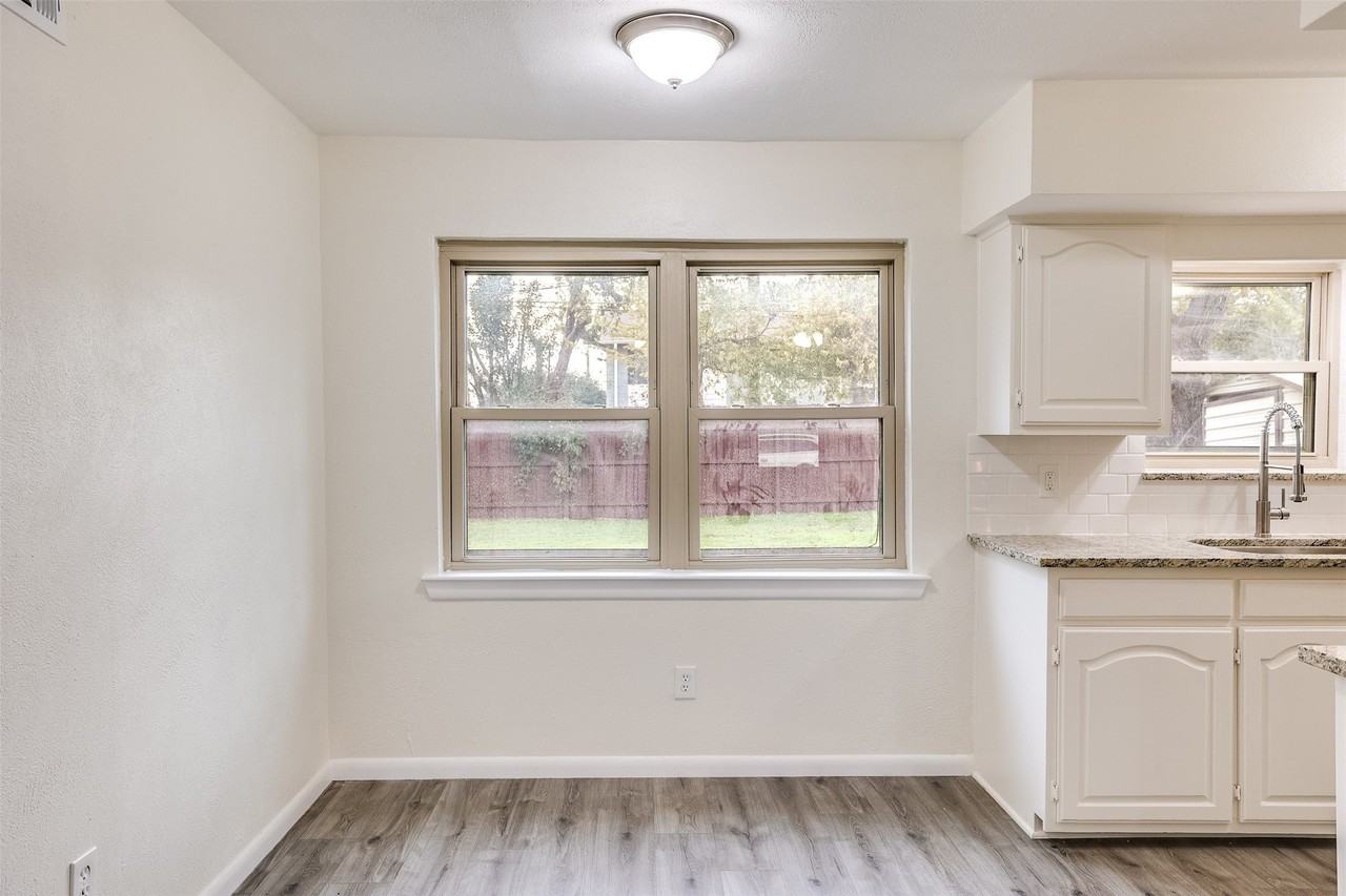 4301 Oleander Trl - Photo 5 of 9