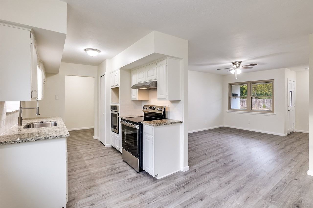 4301 Oleander Trl - Photo 6 of 9