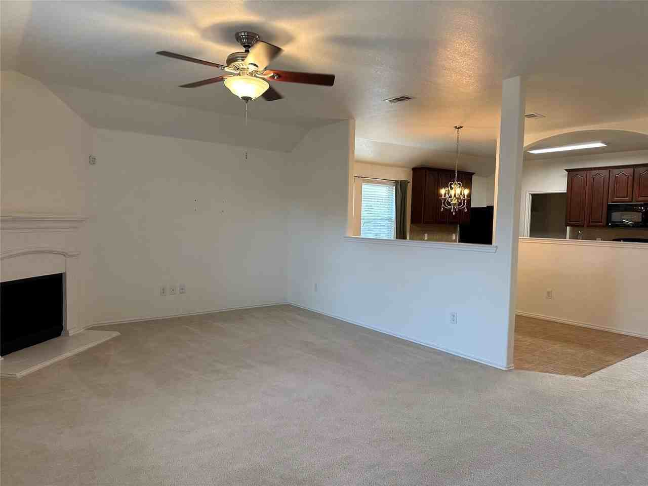 4709 Redbud Dr - Photo 3 of 31