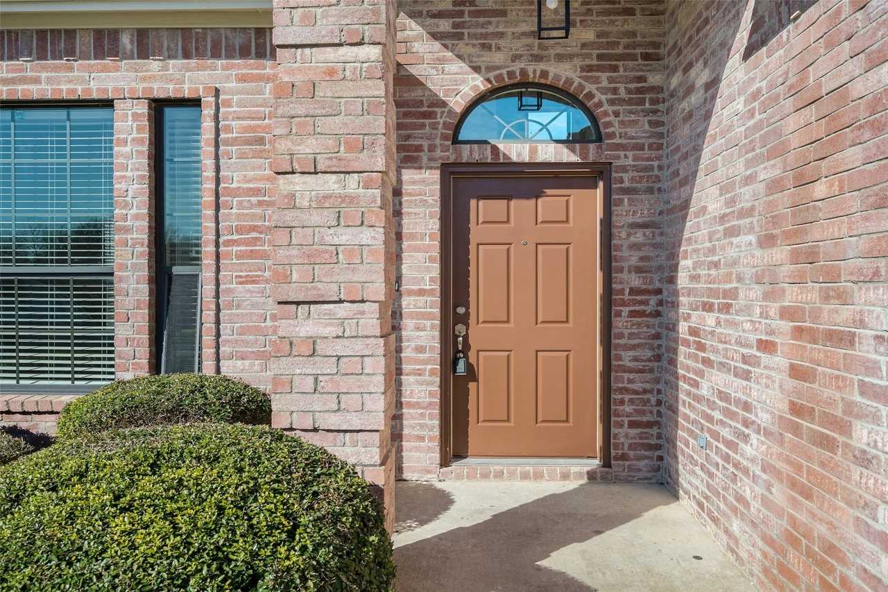 826 Hazels Way - Photo 2 of 25