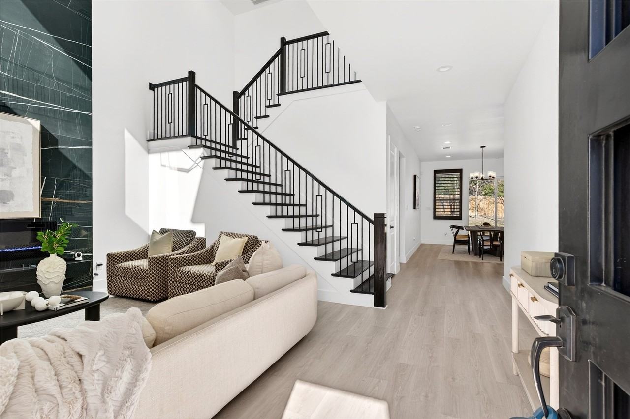 531 W Laureland Rd - Photo 4 of 38