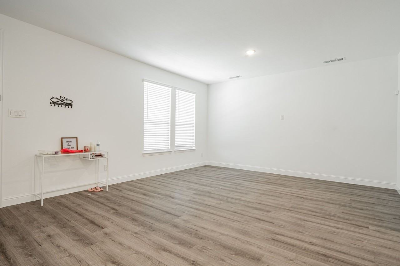 537 Parkside Dr - Photo 4 of 17