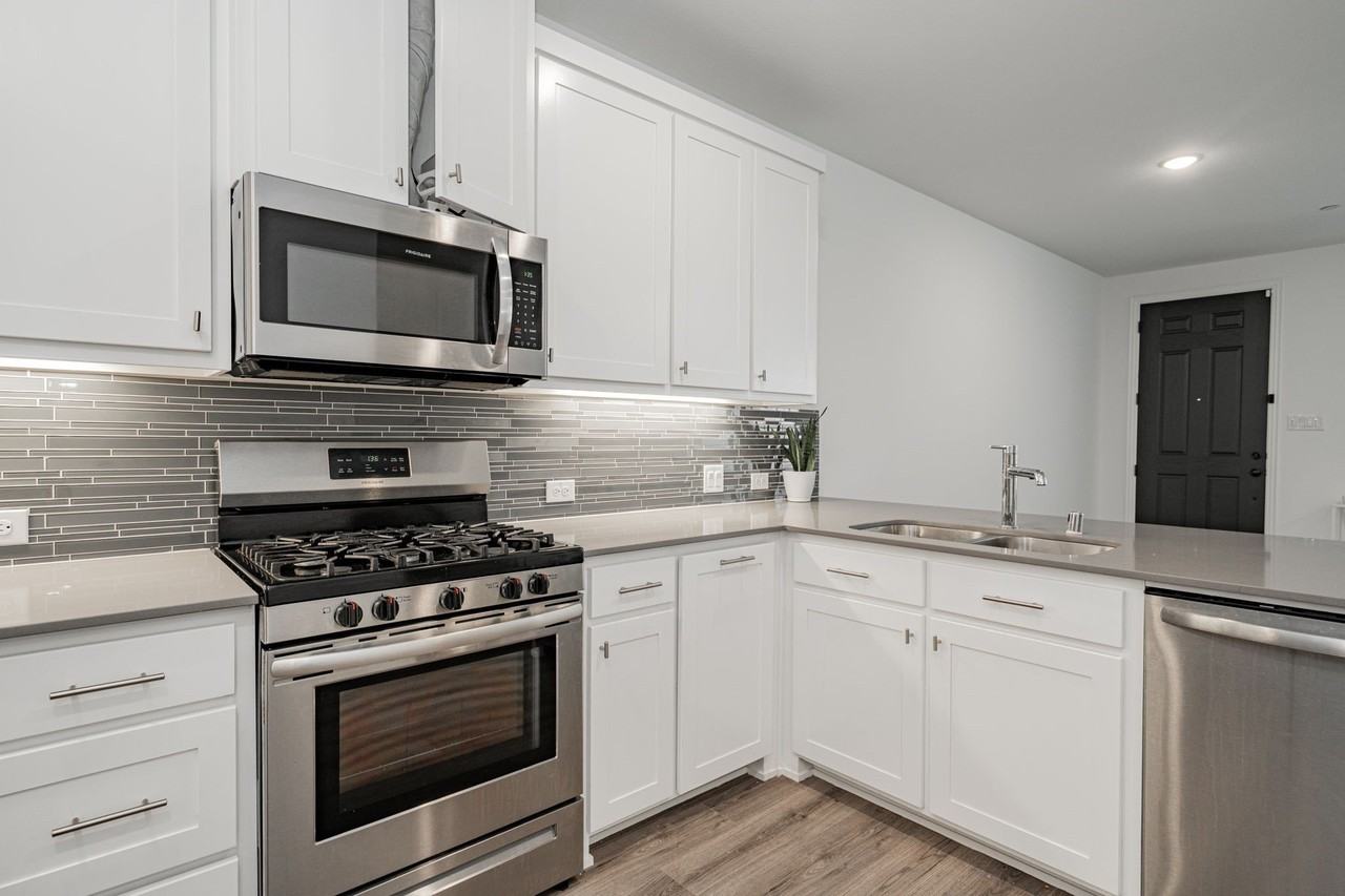 537 Parkside Dr - Photo 6 of 17