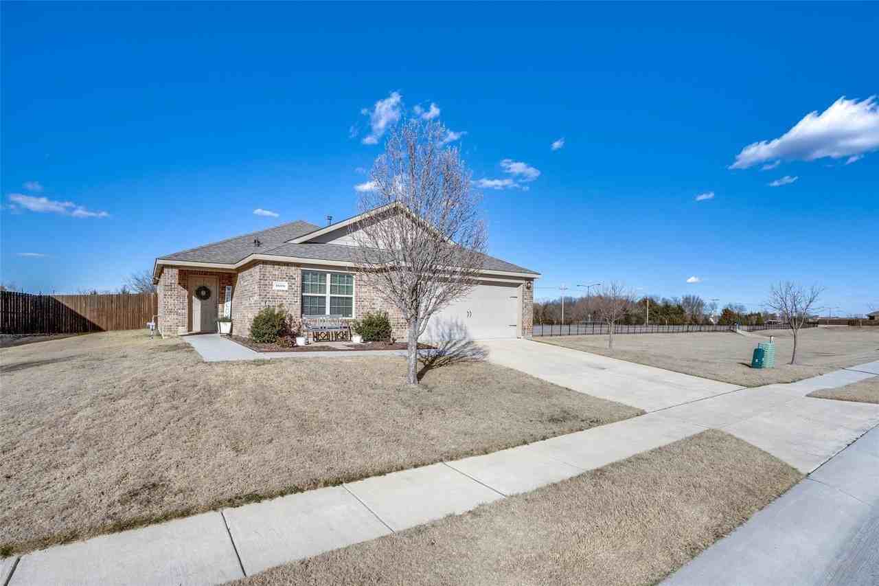 1606 Meadow Creek Dr - Photo 3 of 25