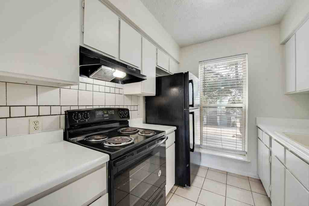 3824 Cibolo Dr #122B - Photo 5 of 20