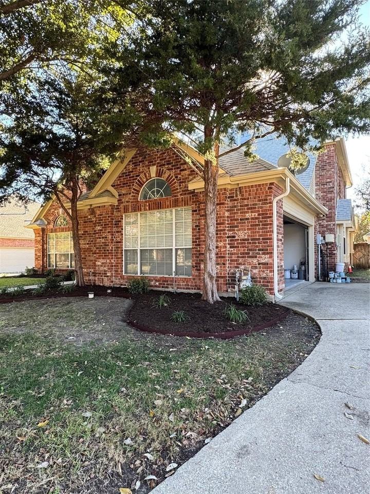 320 Sycamore Dr - Photo 2 of 36