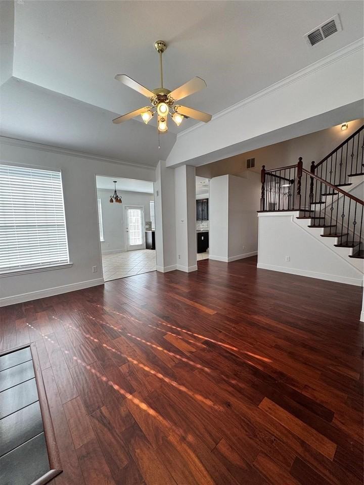 320 Sycamore Dr - Photo 6 of 36