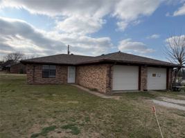 featured image of 1605 Oak Cir