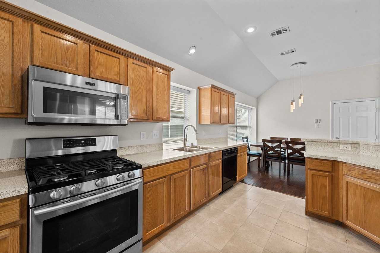 3205 Hamlett Ln - Photo 6 of 27