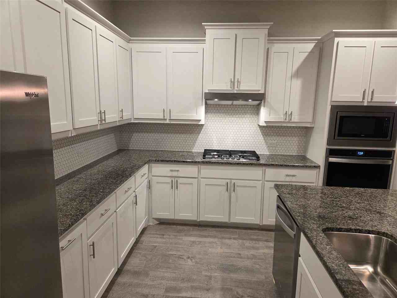 2025 St Andrews Way - Photo 2 of 38