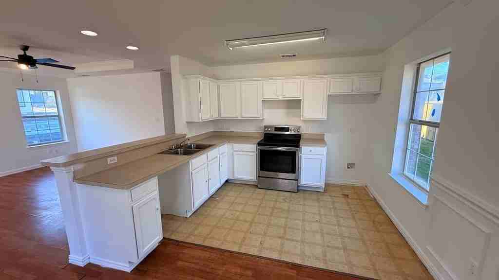 1511 Doyle Ave - Photo 4 of 11