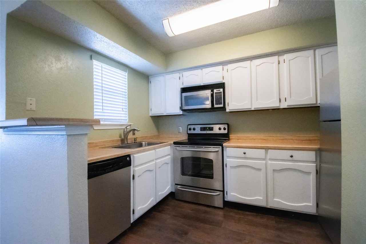 3121 Sondra Dr #E203 - Photo 4 of 16