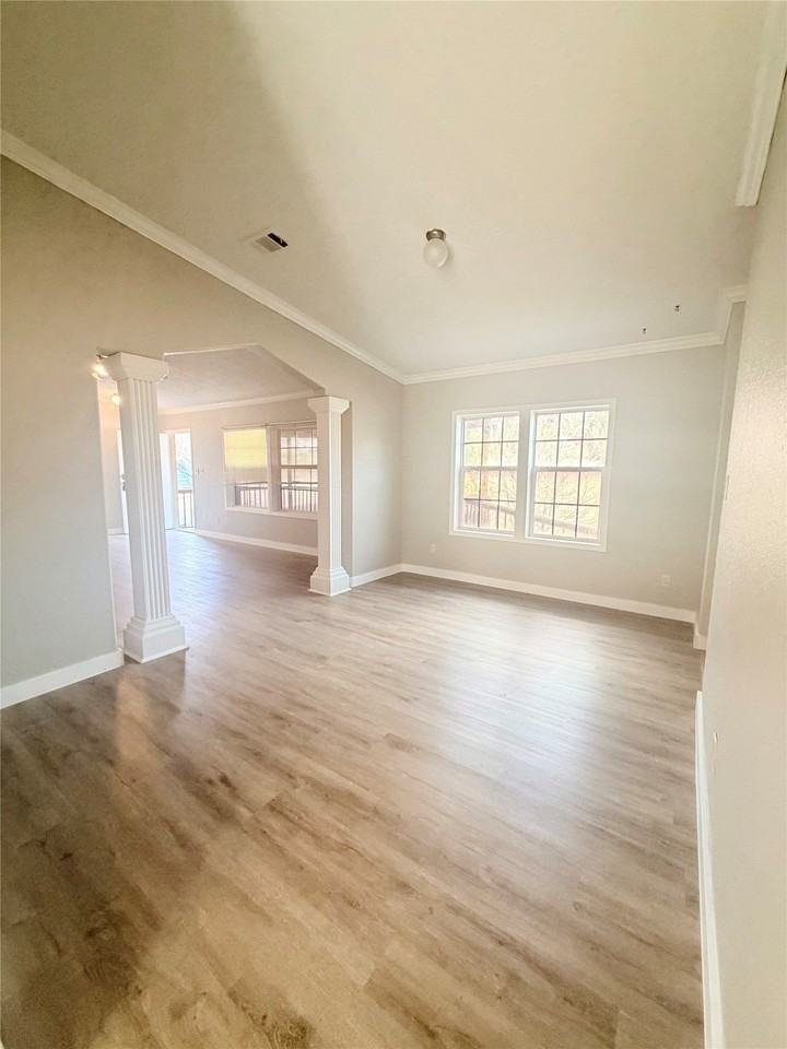 2595 Bryant St - Photo 4 of 14