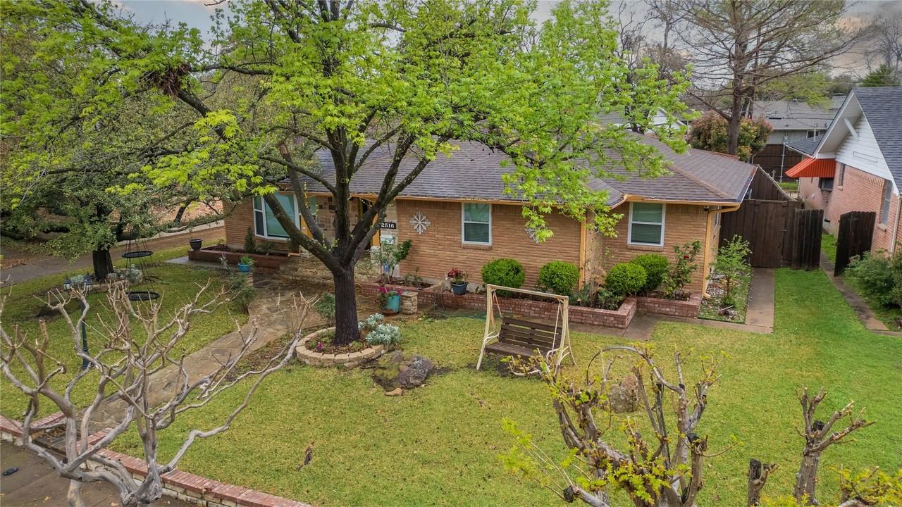 2516 Pinebluff Dr - Photo 4 of 22