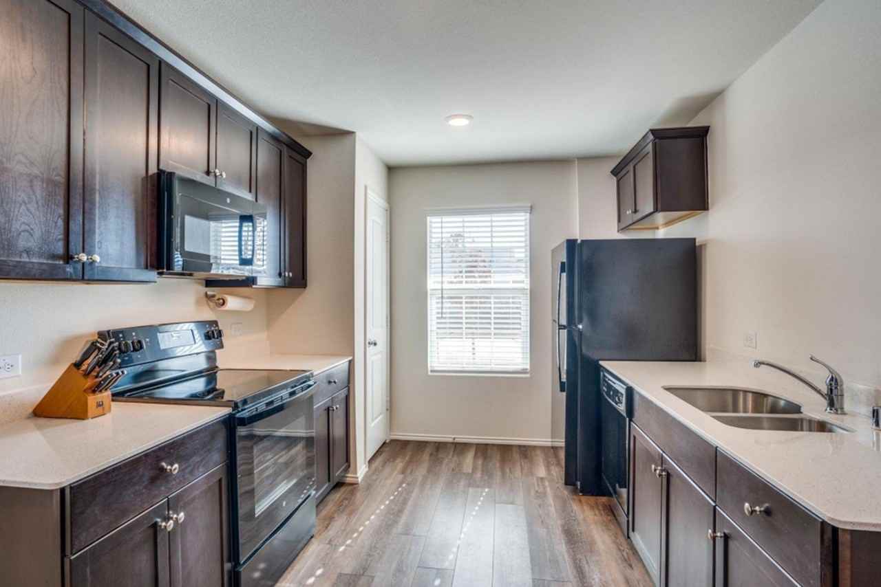 718 Trestle Dr - Photo 3 of 18