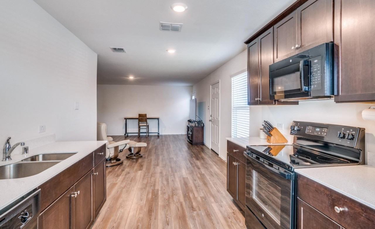 718 Trestle Dr - Photo 4 of 18