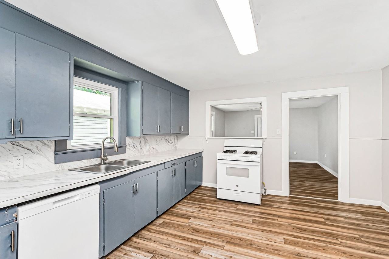 427 Palm St - Photo 3 of 13