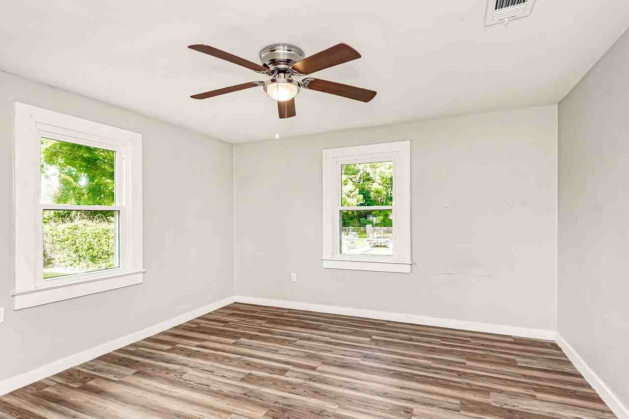 427 Palm St - Photo 4 of 13