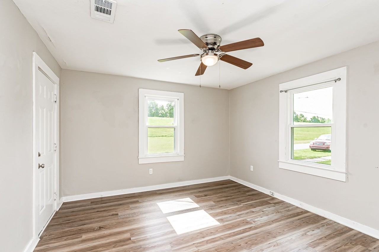 427 Palm St - Photo 5 of 13
