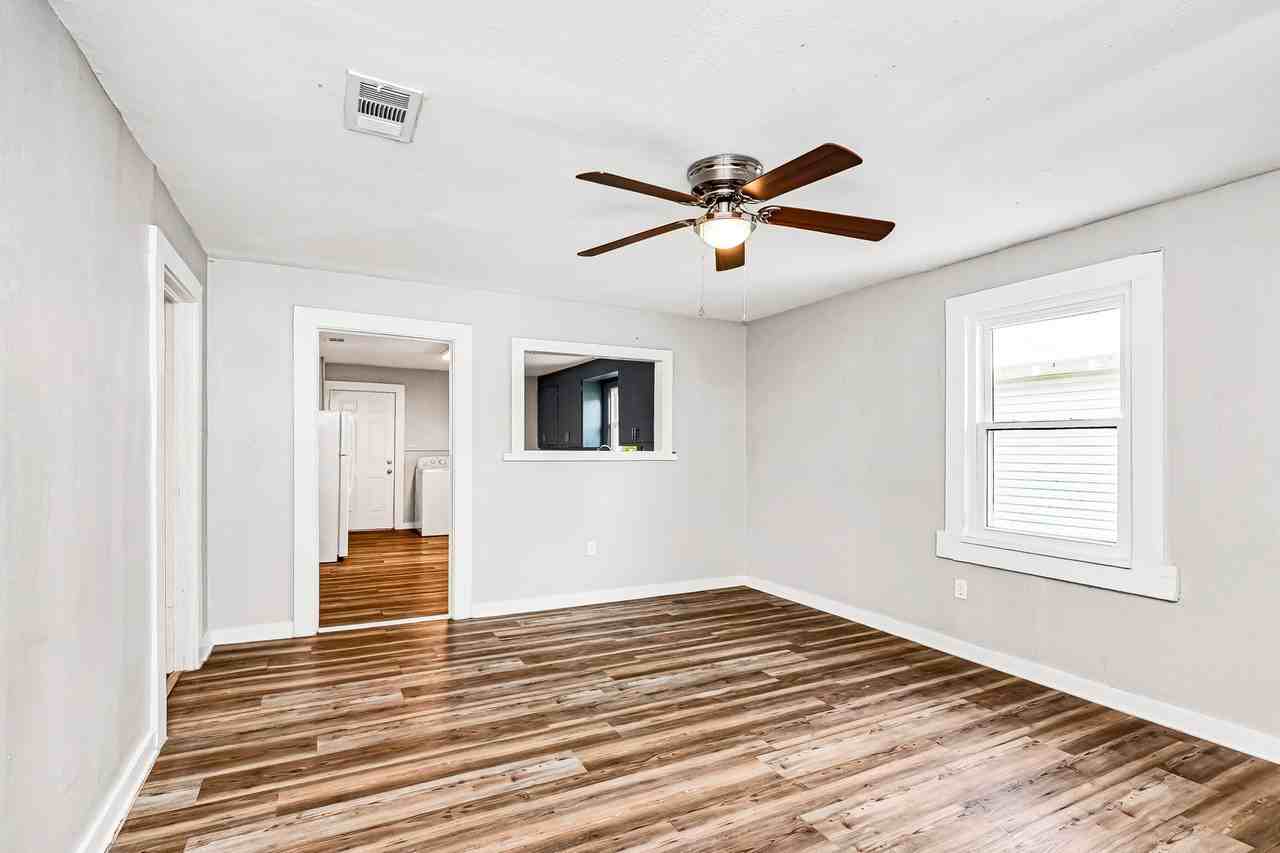 427 Palm St - Photo 6 of 13