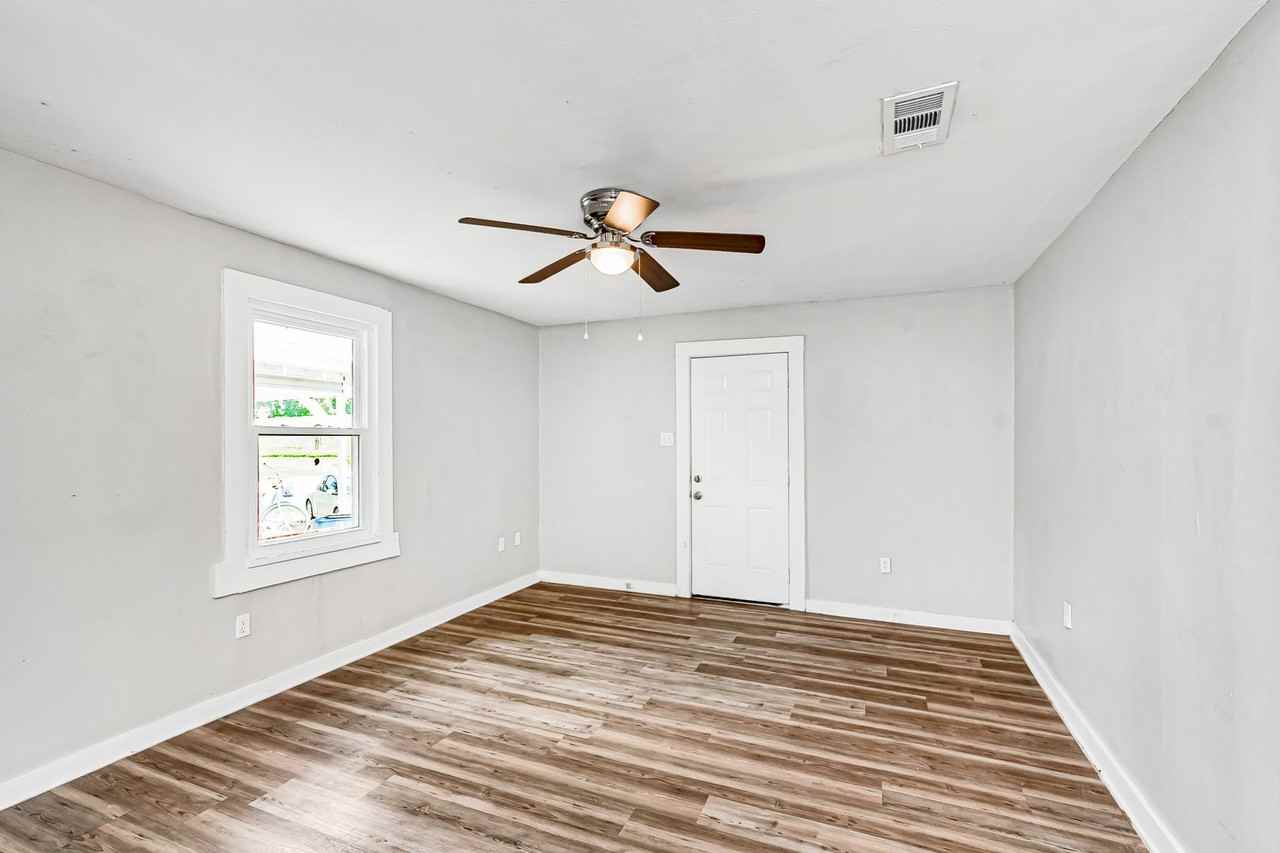 427 Palm St - Photo 7 of 13