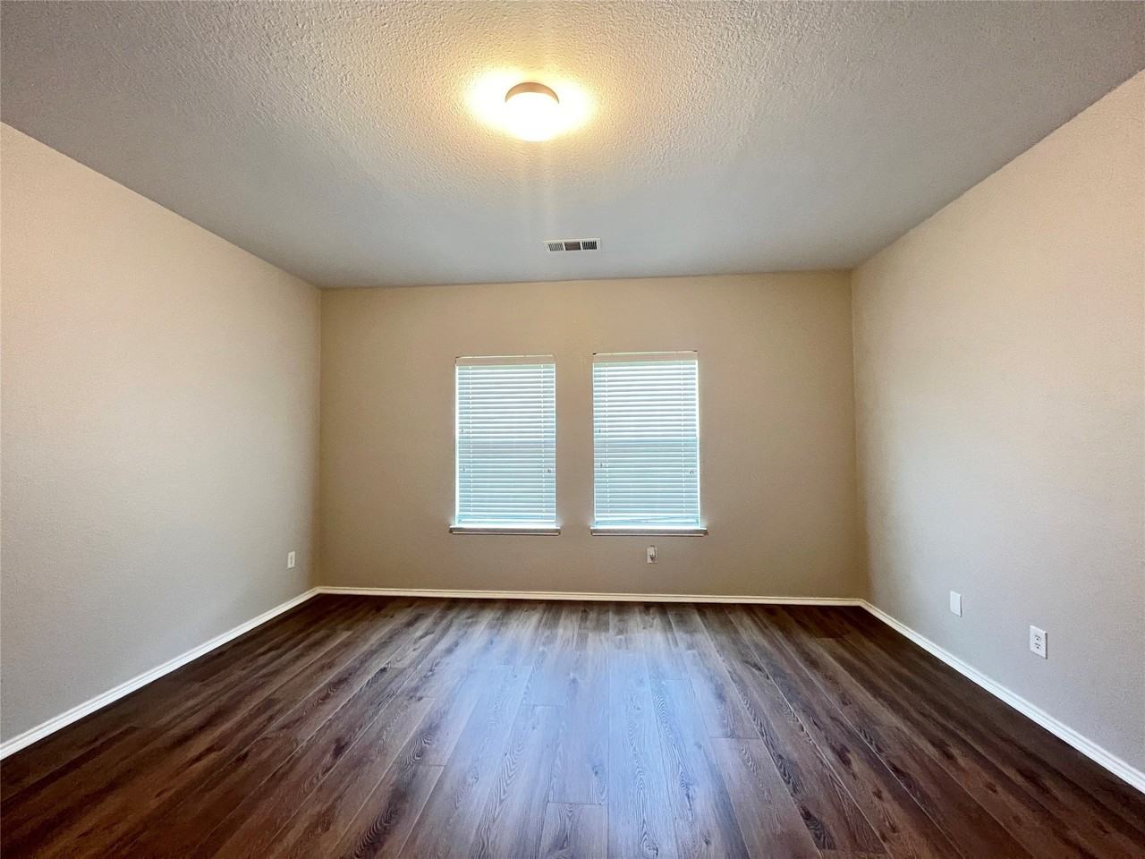 3104 Kennedy Dr - Photo 2 of 12
