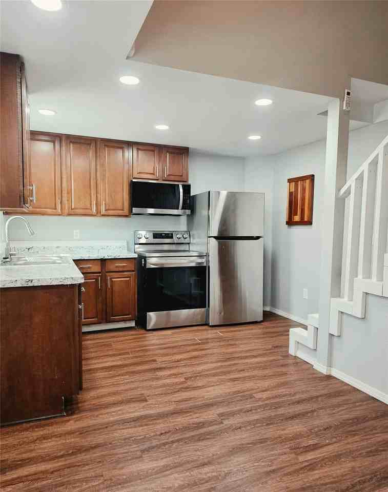 7202 Base St #A - Photo 5 of 19