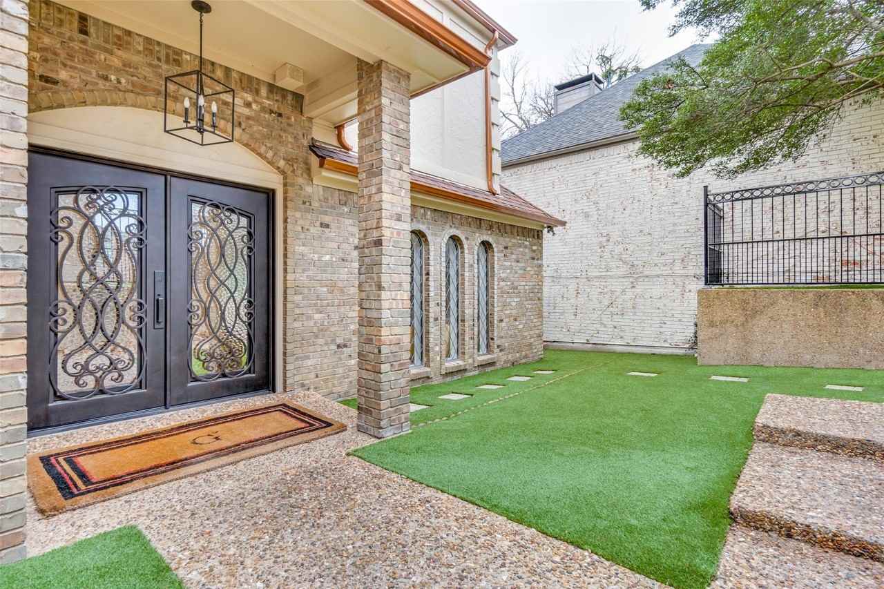9130 Valley Chapel Ln - Photo 5 of 39