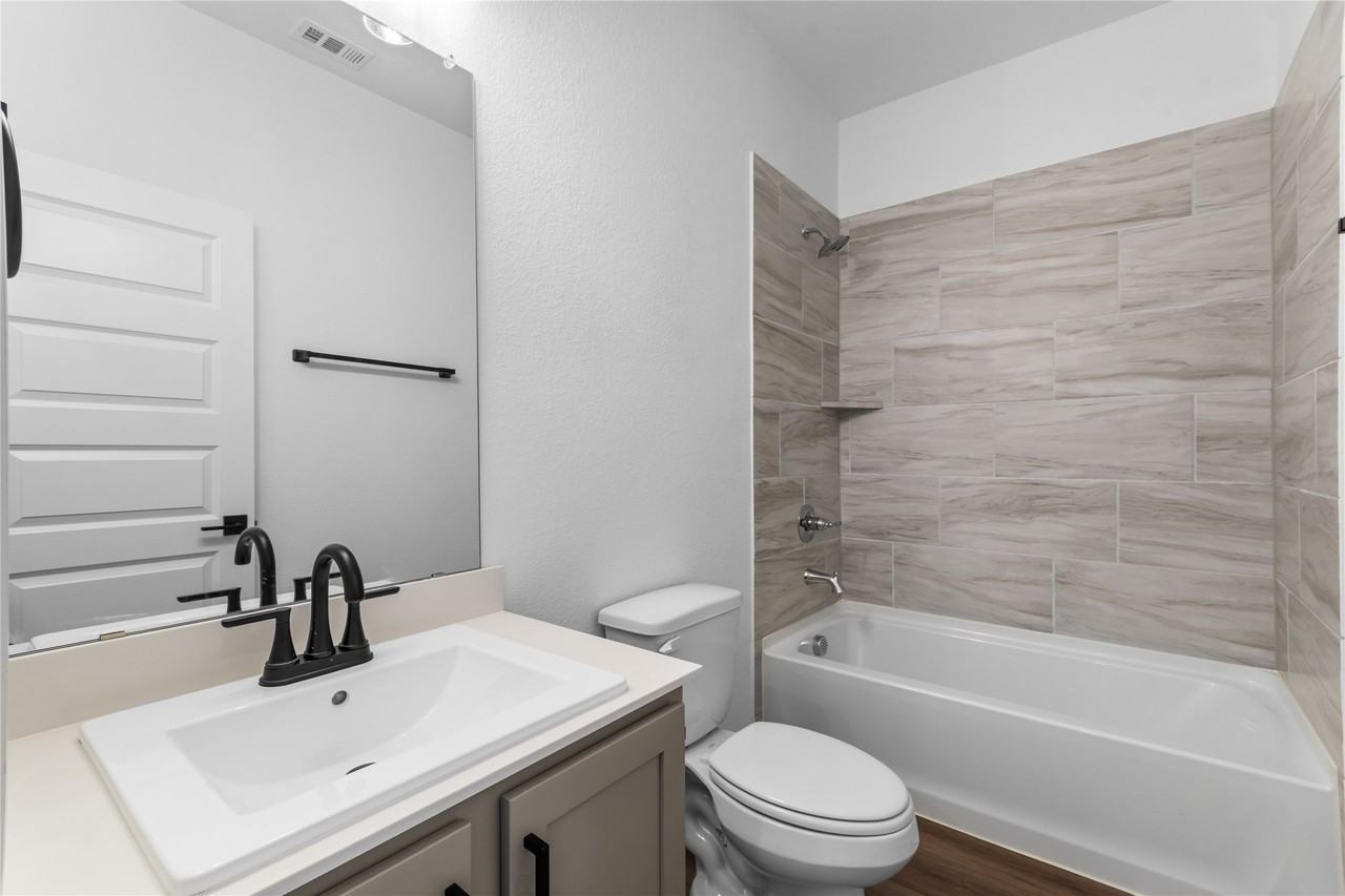 1227 Stockton Trl - Photo 5 of 27